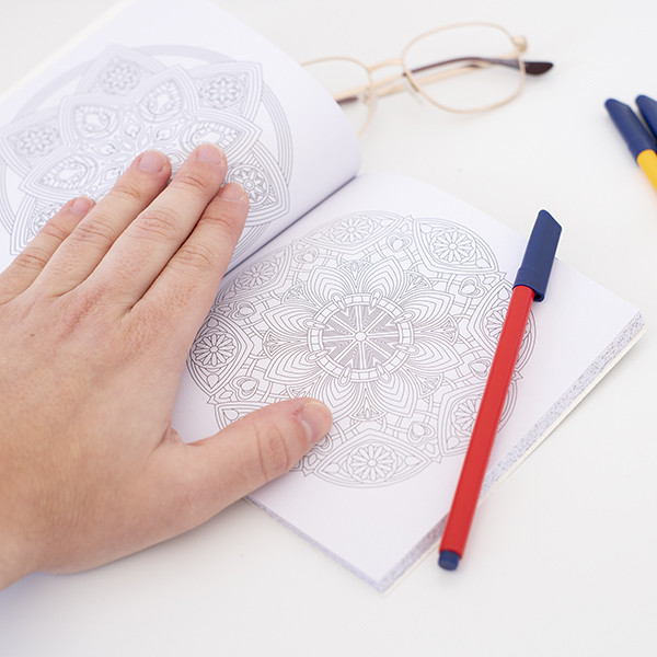 O Alivio de Tensoes Adulto Desenhos Para Colorir: Divertido, Facil e  Relaxante Serie Mandala ( Vol. 2 )