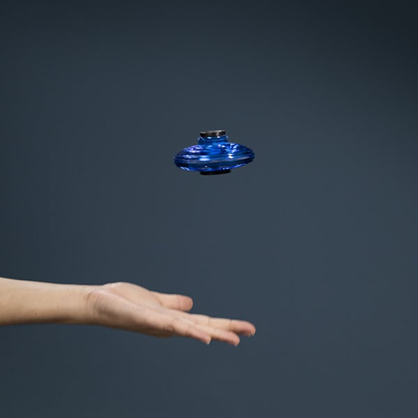 Disque volant lumineux Flying Spinner Flynova
