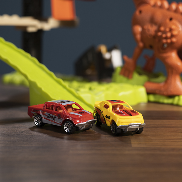 Pista de lanzamiento de automóviles de dinosaurios