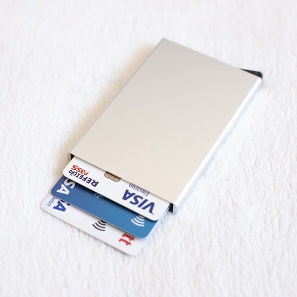 Porte-cartes en aluminium argenté