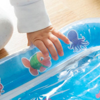 Alfombra de agua sensorial para bebé